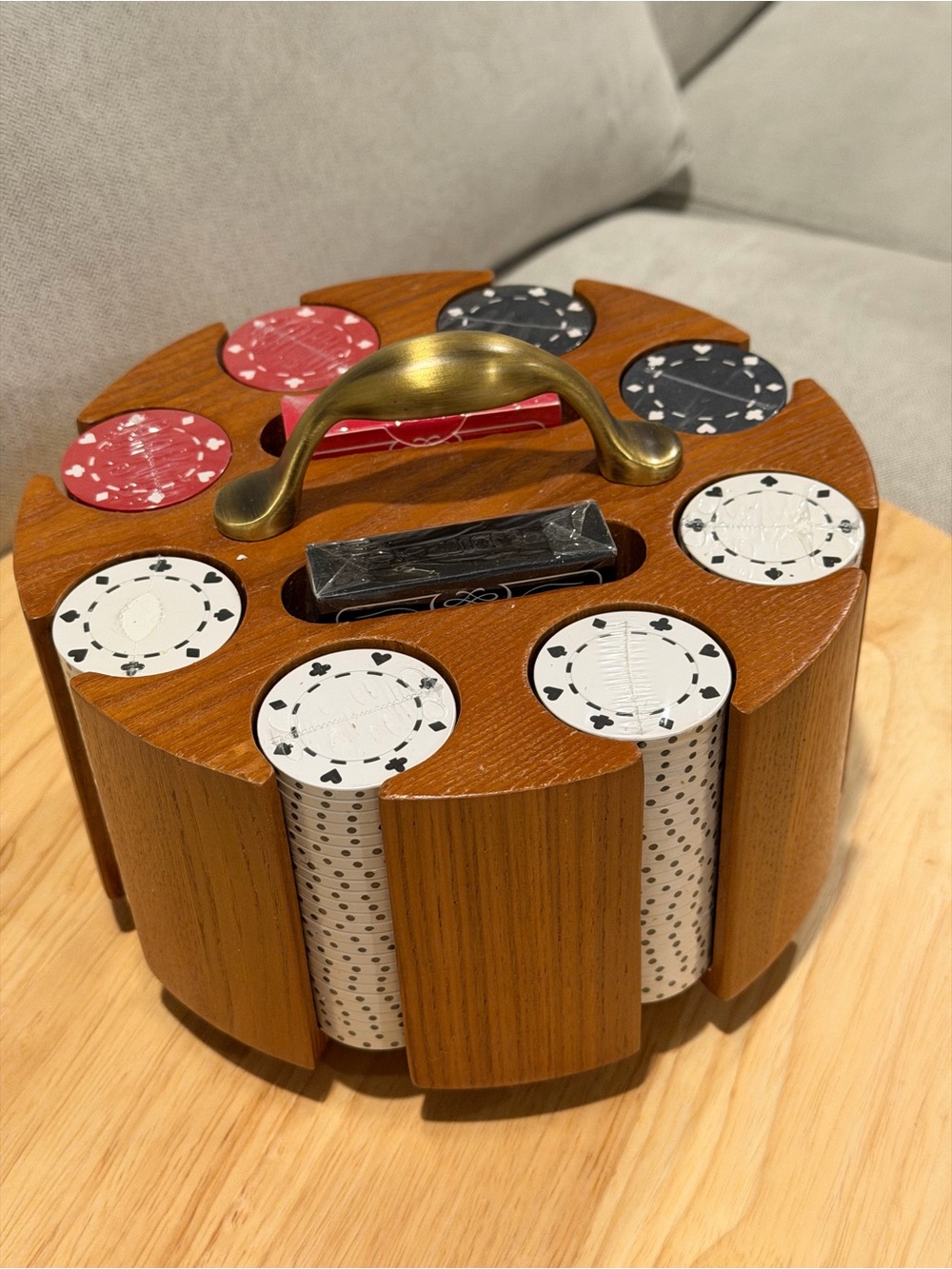 NWT Wooden Poker Carousel Case w/200 Casino Chips & 2 decks of cards